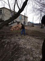 субботник на территории памятника (4).jpeg